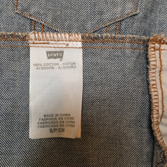 Levi’s distressed denim jacket - Picture 4 of 4